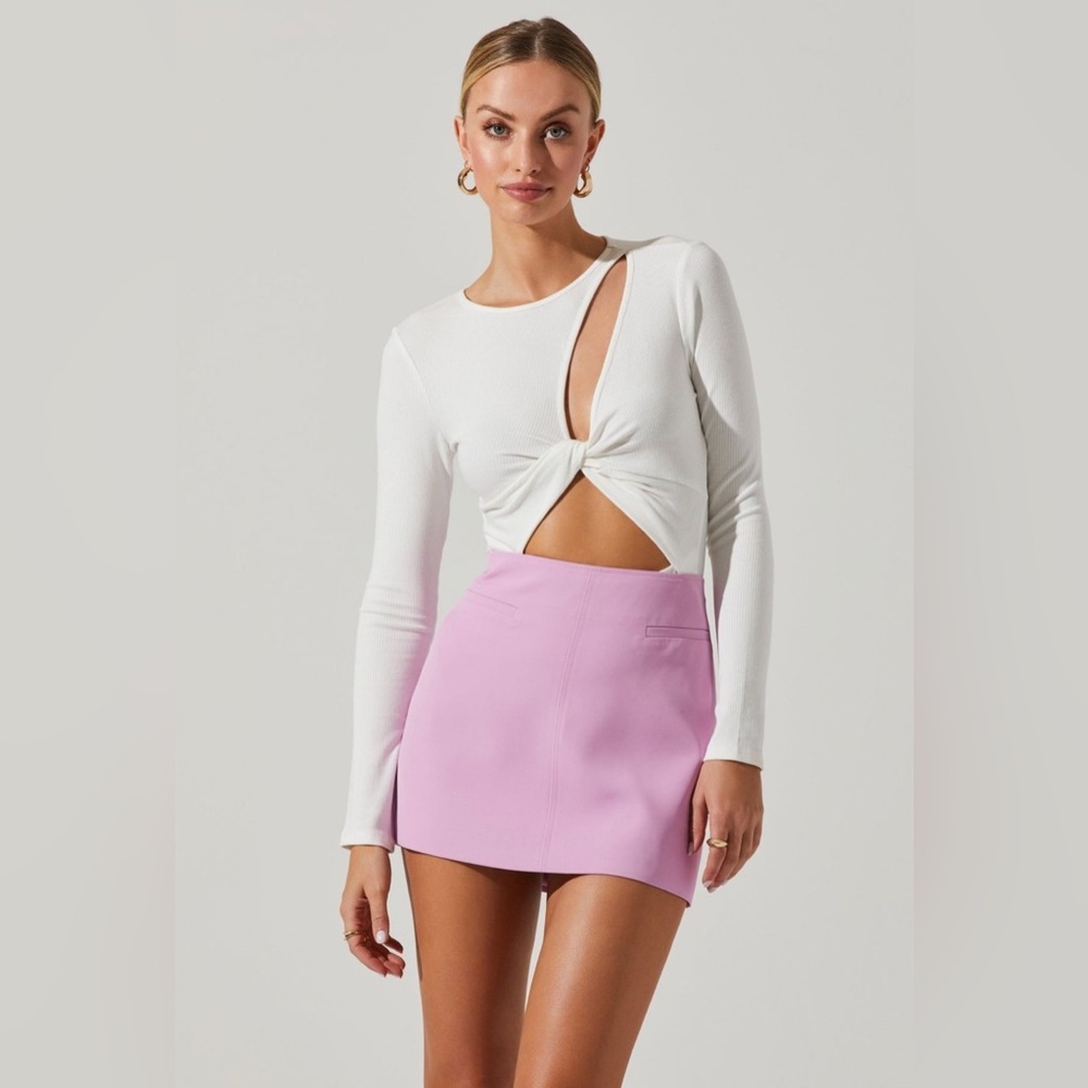 NWOT, ASTR THE LABEL Rima Cutout Knot Front Bodysuit| White
